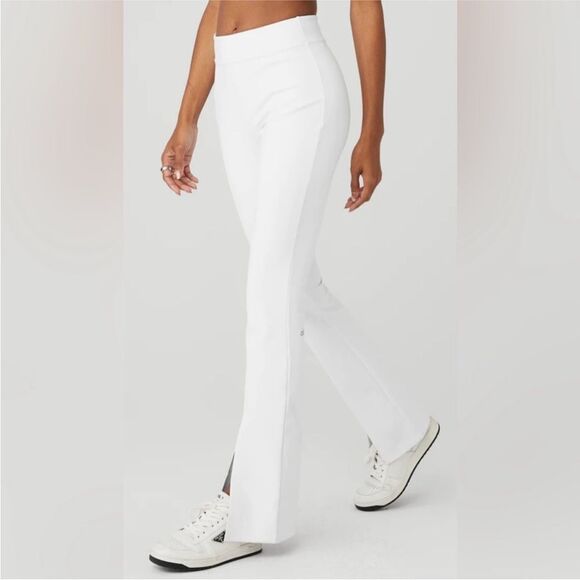 Alo Yoga Airbrush High-Waist Flutter Leggings in White - Picture 4 of 8
